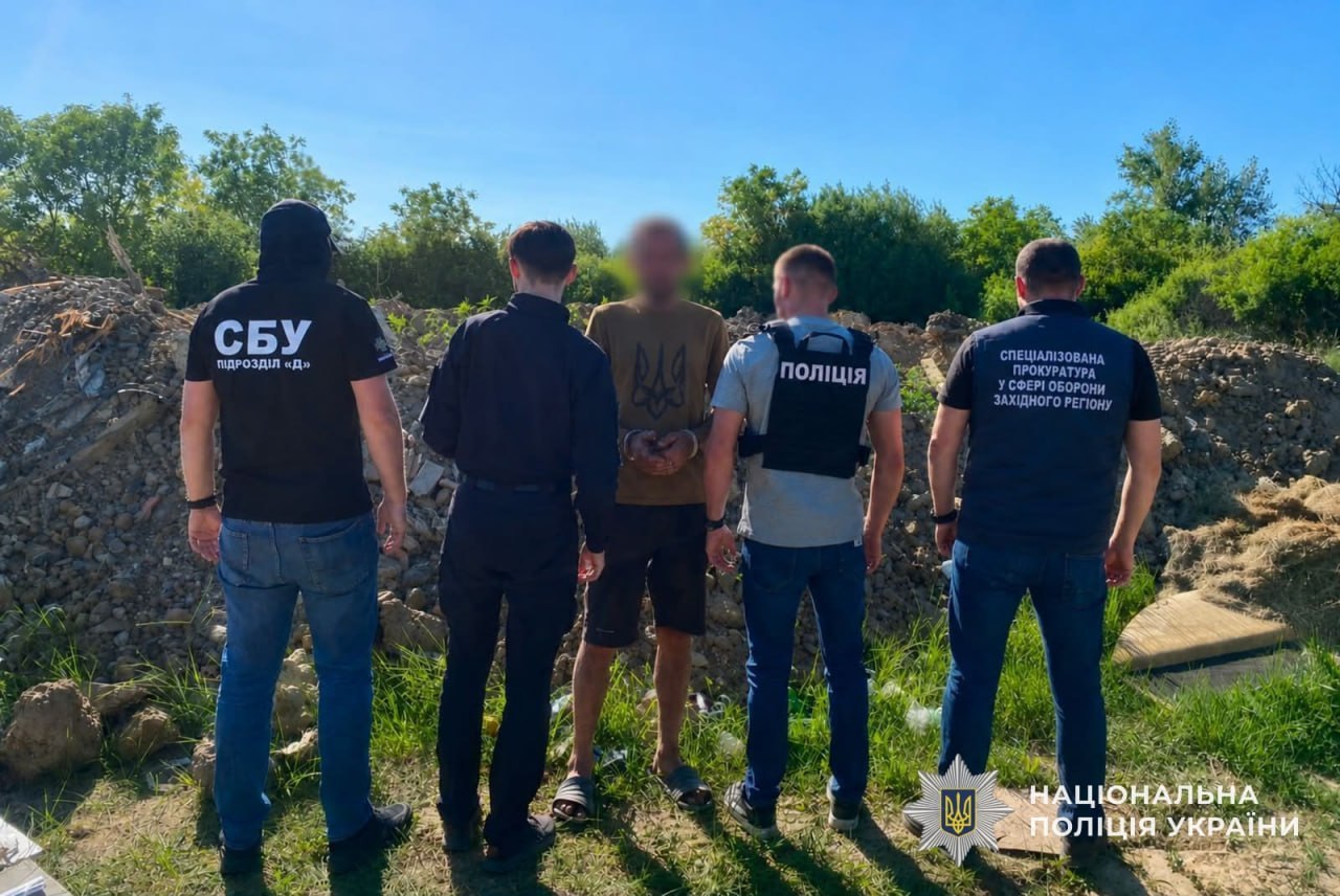 На Ужгородщині військовослужбовця підозрюють у незаконному продажі гранат та вибухівки (ФОТО)