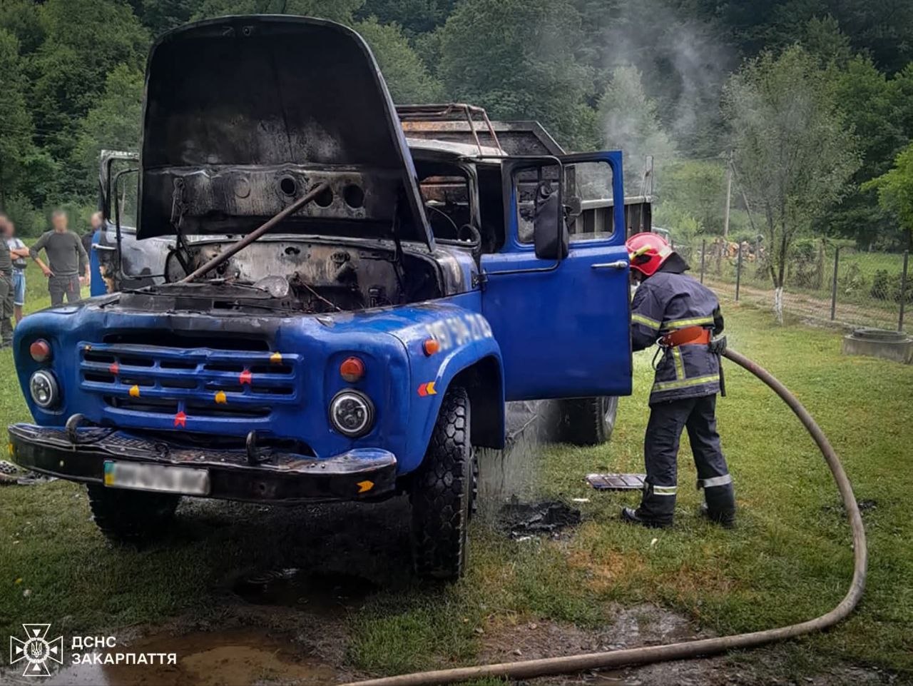 У Довгому рятувальники ліквідували пожежу у вантажівці (ФОТО)