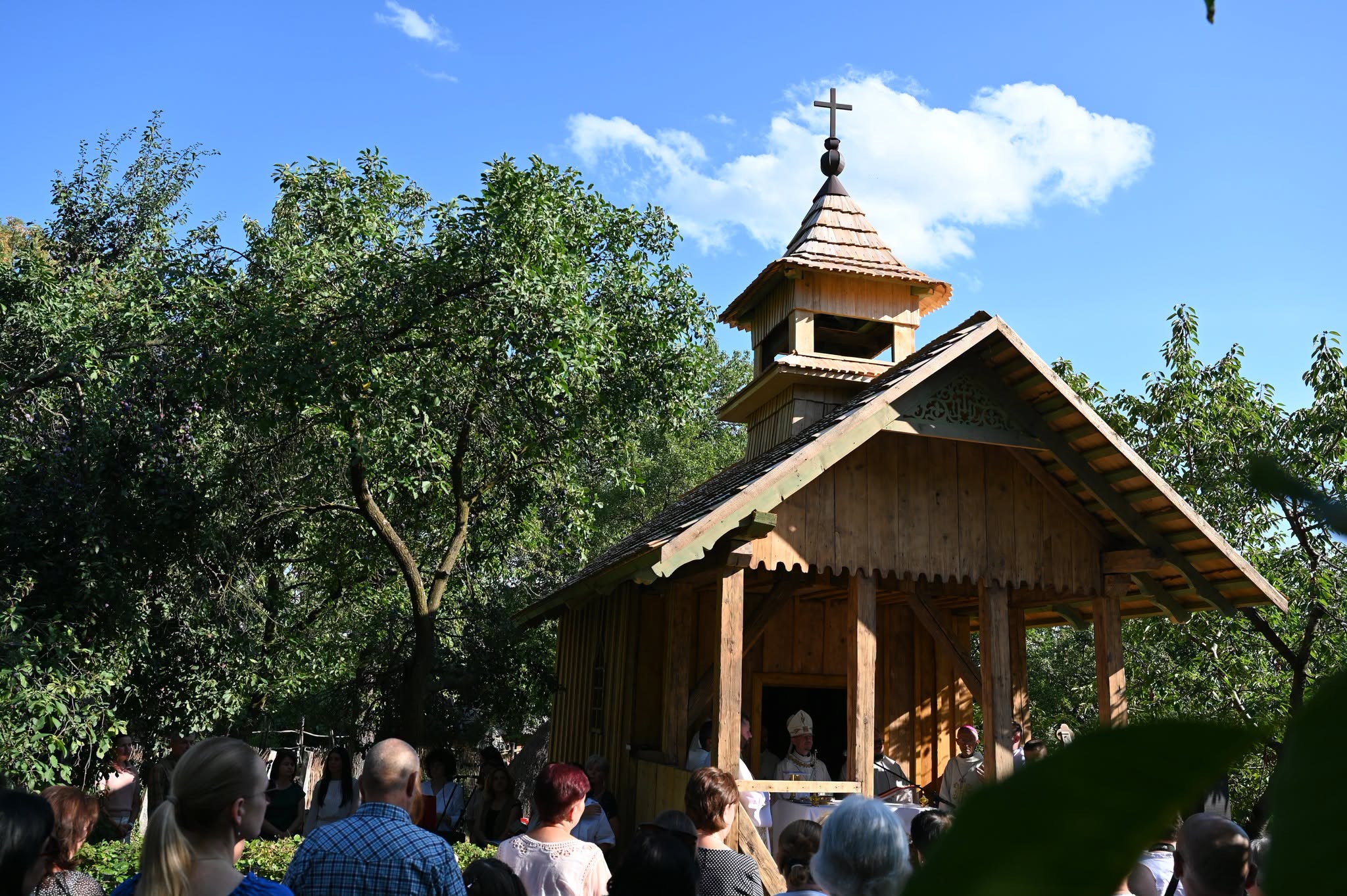 В Ужгородському скансені відкрили унікальну каплицю закарпатських німців (ФОТО)