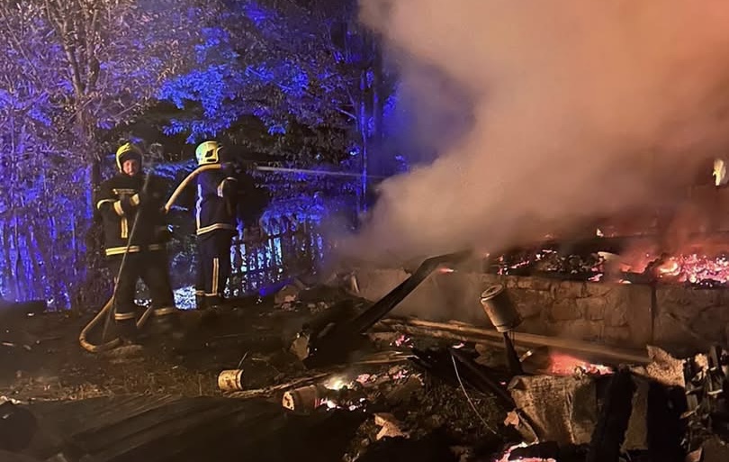 Таксист на Рахівщині помітив пожежу та допоміг вчасно викликати рятувальників (ФОТО)
