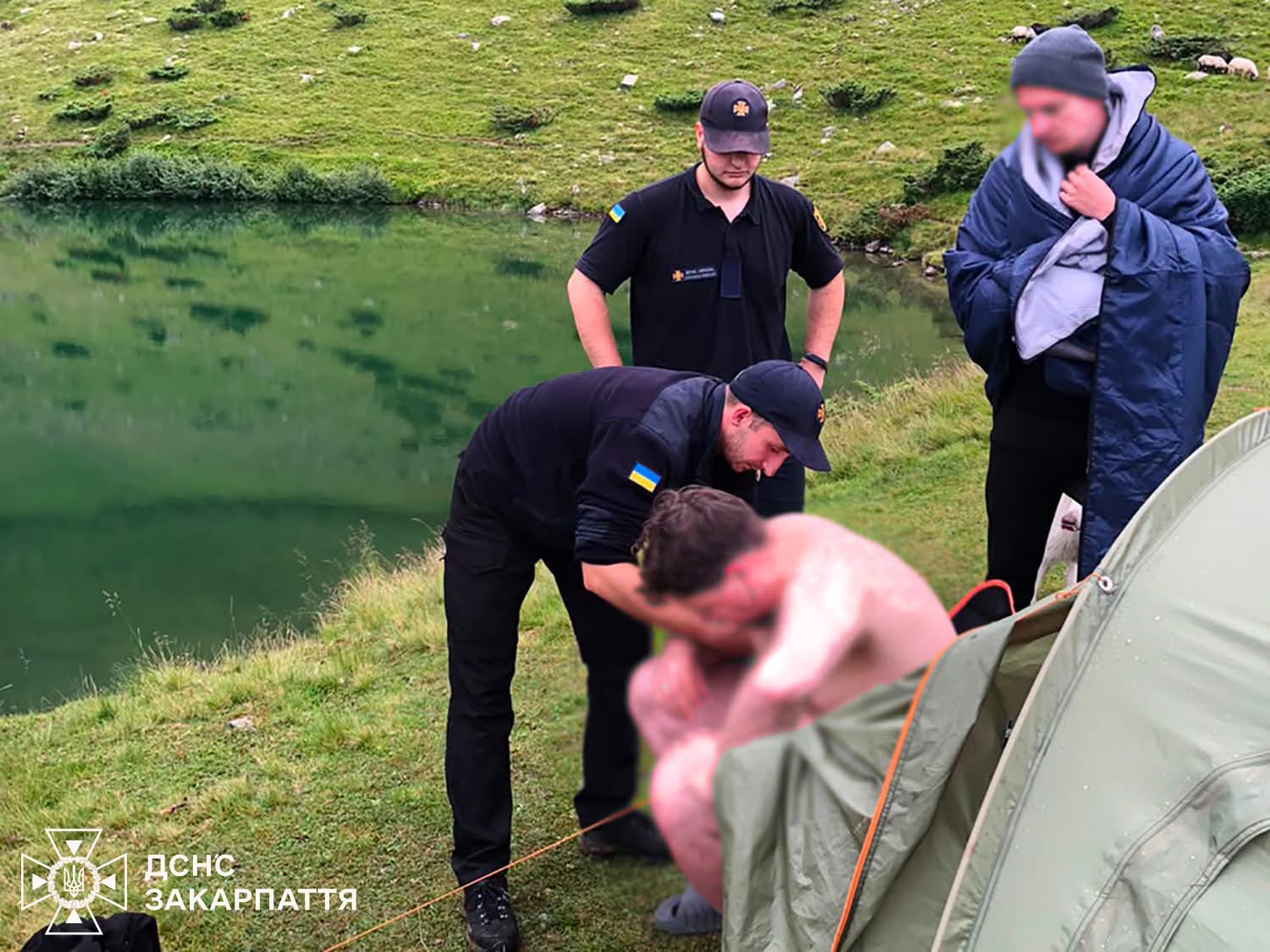 Турист із Києва травмувався біля озера Ворожеска на Рахівщині (ФОТО)