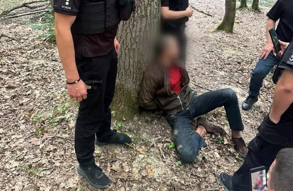 В Ужгороді затримали озброєного чоловіка, який стріляв у Шахтинському лісі (ФОТО)