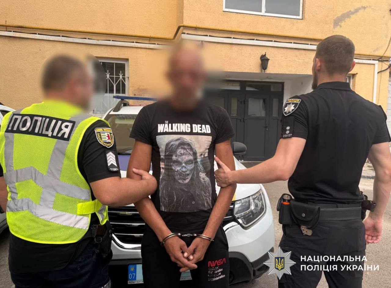 На Закарпатті затримали чоловіка, який сокирою вбив товариша та майже добу переховувався (ФОТО)