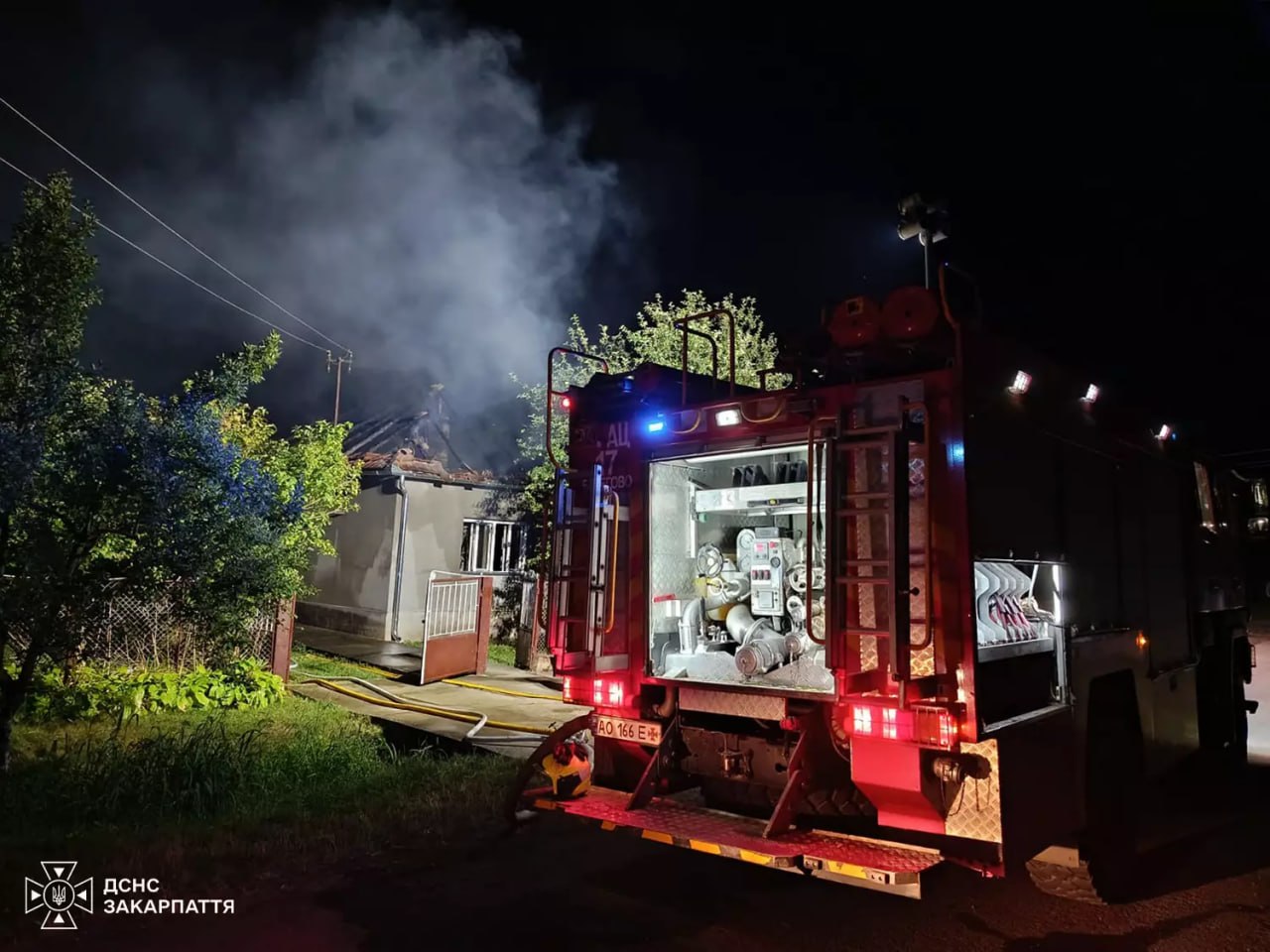 На Берегівщині вночі сталася пожежа в житловому будинку (ФОТО)