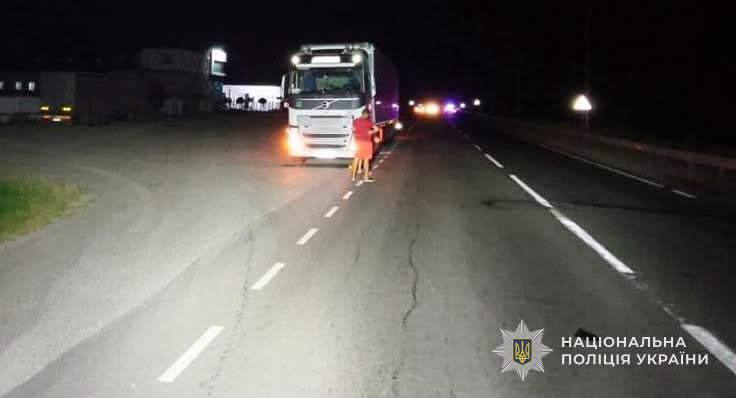 Закарпатець на вантажівці збив насмерть 34-річного чоловіка на трасі Київ–Чоп (ФОТО)