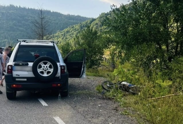 На Міжгірщині 15-річний мотоцикліст зіткнувся з Land Rover (ФОТО)