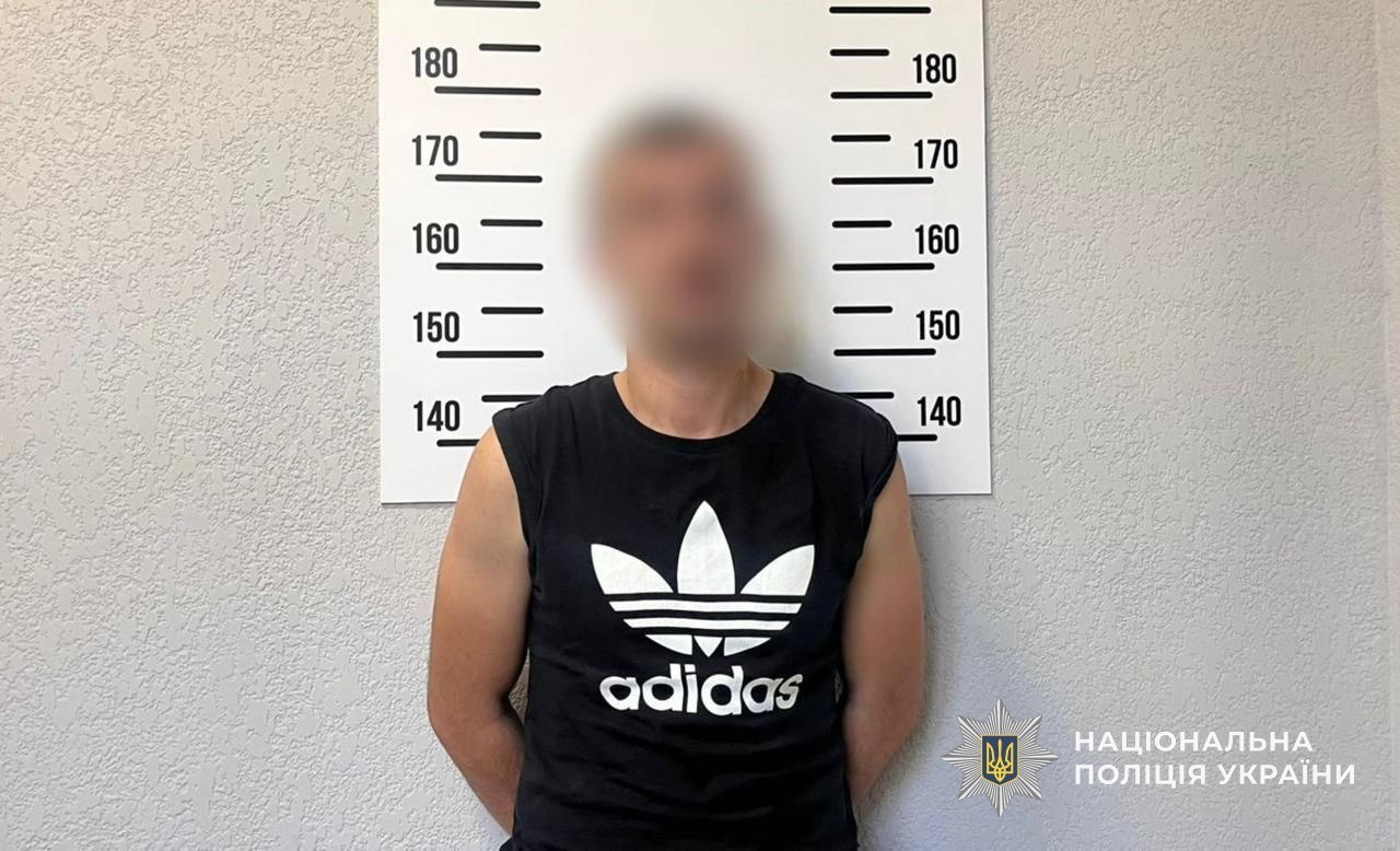 У Мукачеві військовослужбовець у СЗЧ напав на двох відвідувачів кафе та забрав гроші (ФОТО)