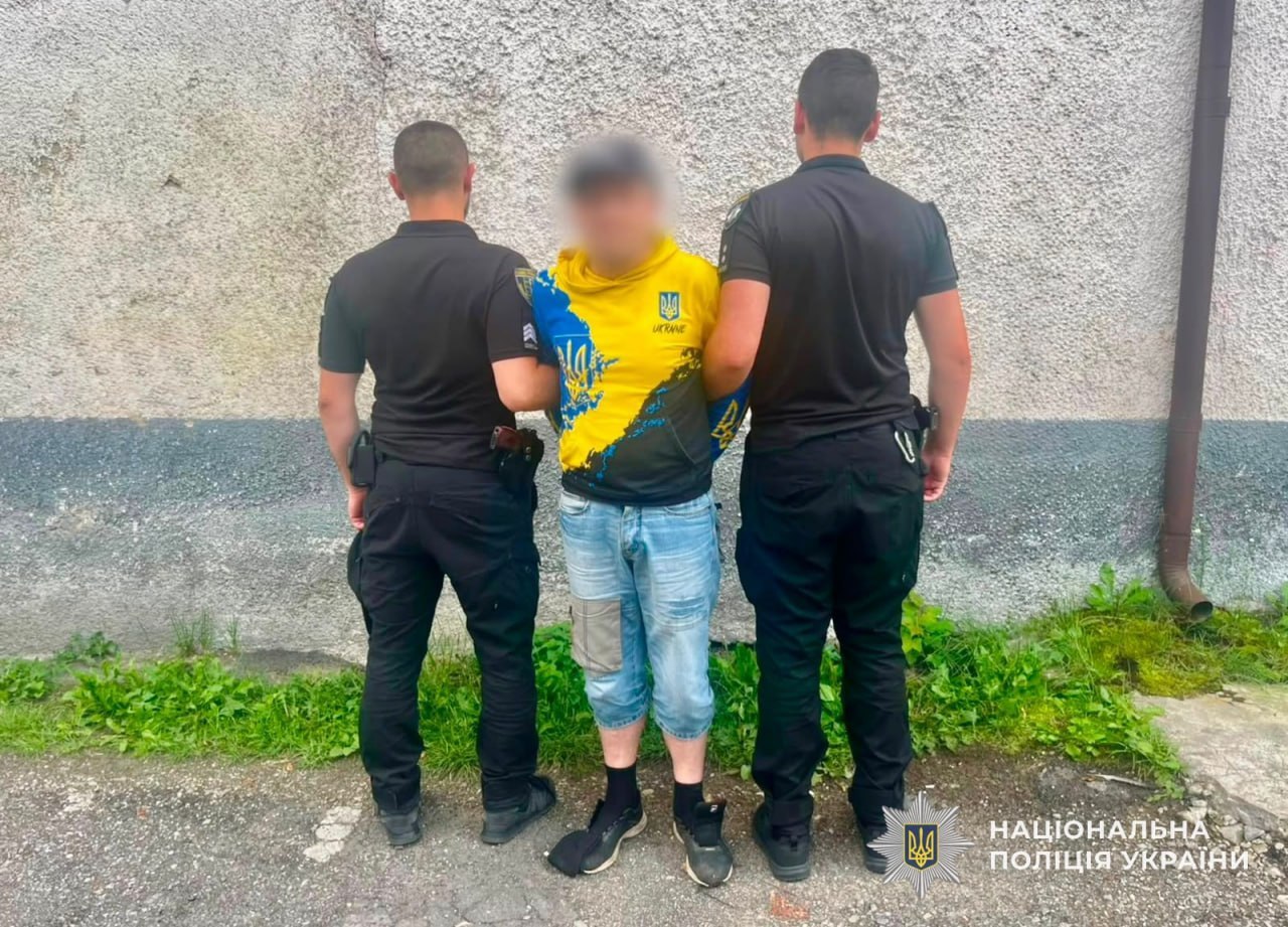 На Рахівщині затримали військовослужбовця, який торгував зброєю та вибухівкою (ФОТО)