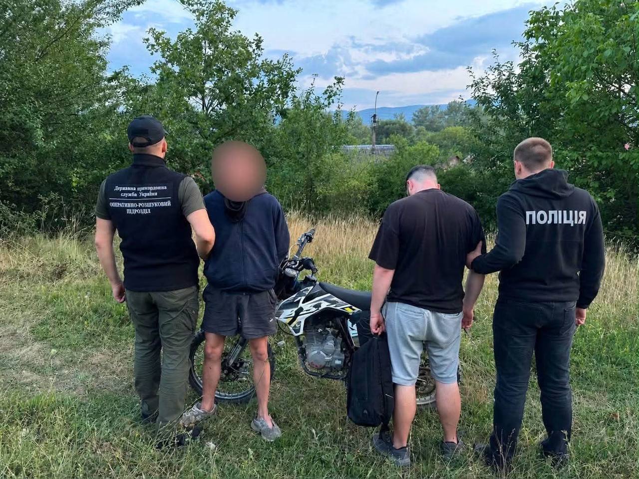 На Закарпатті затримали переправників, які за $6500 планували доправити чоловіка до Румунії (ФОТО)