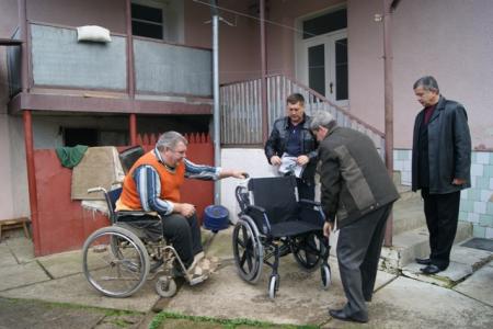 УДАР допоміг мешканцю Іршавщини отримати інвалідну коляску