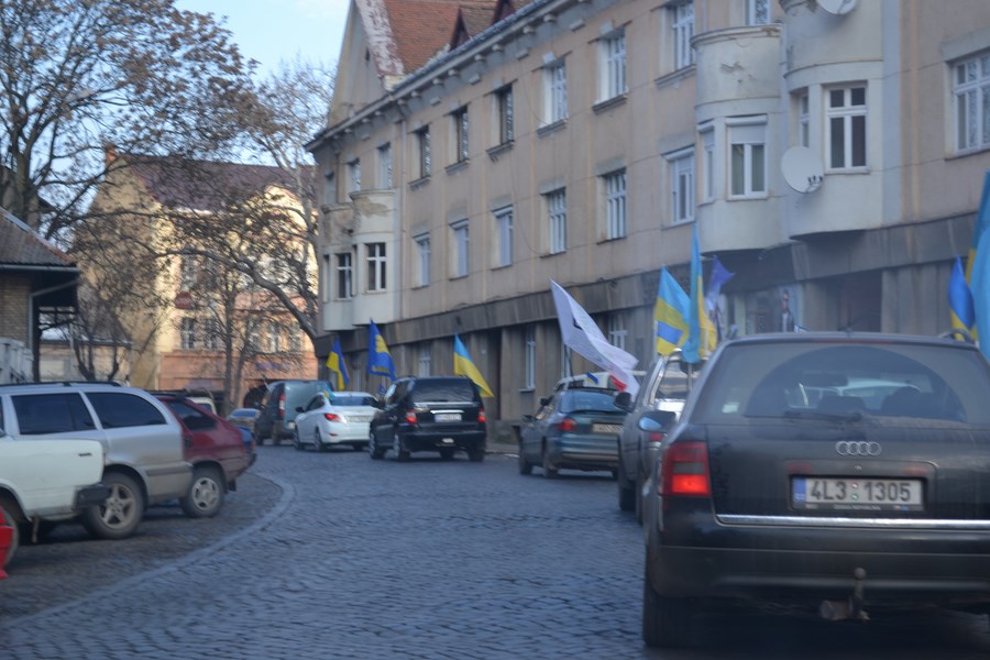 В Ужгороді знову відбувся автопробіг на підтримку Євромайдану (ФОТО)