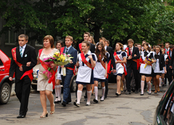 Закарпатський “Фронт Змін” вітає всіх
школярів із закінченням навчального року!
