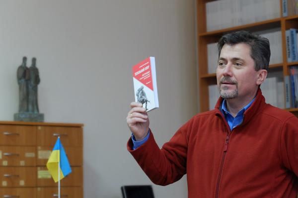 В Ужгороді презентували книгу-інструкцію з ведення малої війни Ганса фон Даха "Тотальний опір" (ФОТО)
