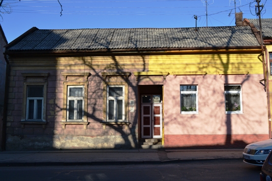 В Ужгороді спотворено ще один архітектурно цікавий автентичний будинок (ФОТО)