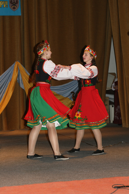 Учасники танцювального колективу Тячівського районного будинку культури