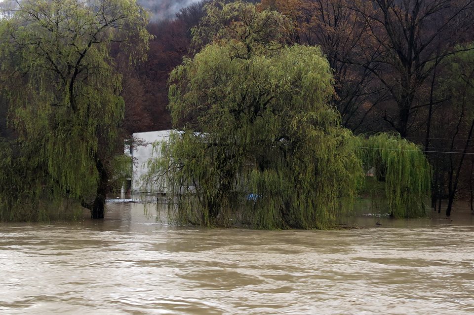 Як велика вода "захоплювала" Ужгород та околиці - фото 40