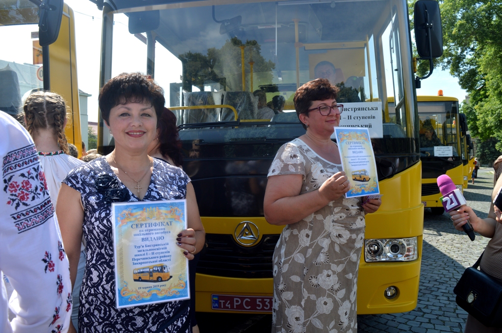 10 районів Закарпаття отримали нові шкільні автобуси (ФОТО)