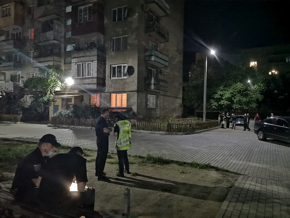 Фото/відео з місця Мукачівської нічної стрілянини