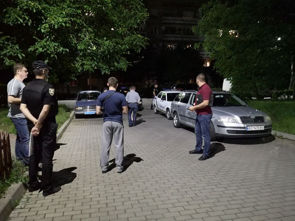 Фото/відео з місця Мукачівської нічної стрілянини