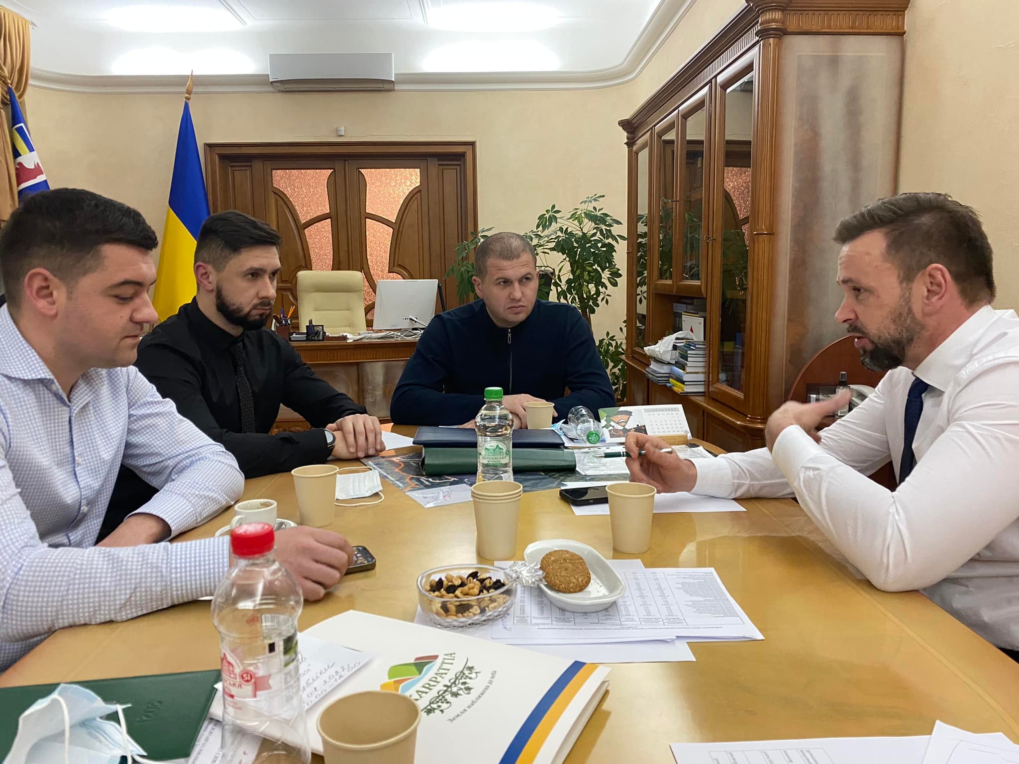 Віктор Микита переконав слугонародівця Юрія Фрінцко не йти з посади голови Ужгородської райради