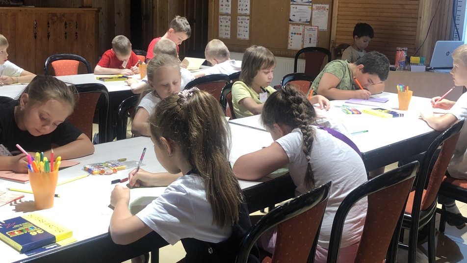 Літня школа-табір для дітей вимушених переселенців відкрилася в Ужгороді (ФОТО, ВІДЕО)