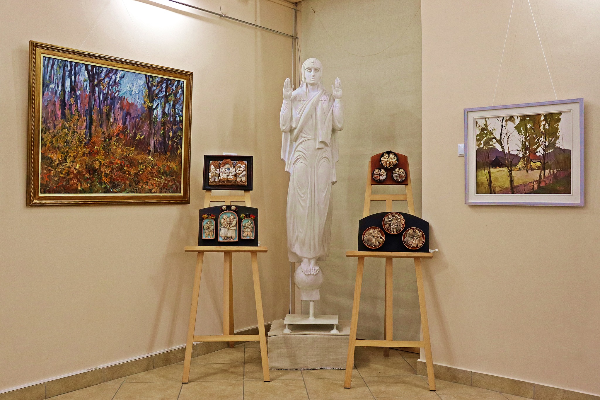 В Ужгороді відкрили звітну виставку Спілки професійних художників Закарпаття (ФОТО)