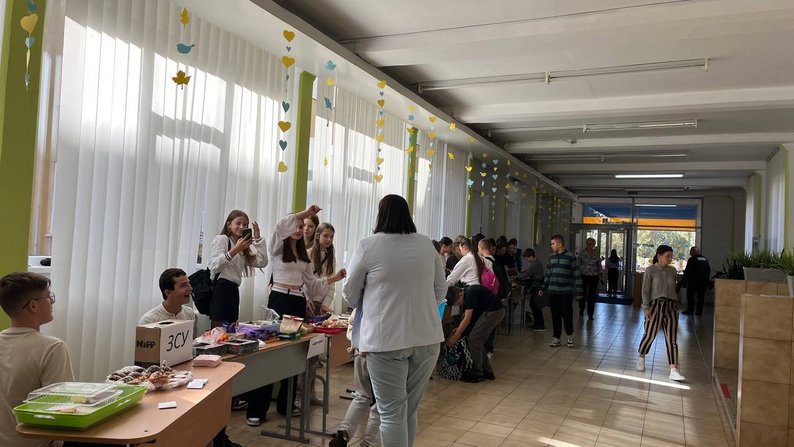 Учні Ужгородського класичного ліцею долучилися до Всеукраїнського уроку єдності (ФОТО, ВІДЕО)