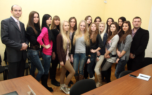 Учасниці конкурсу “Міс Ужгород” братимуть участь у соціальних акціях (ФОТО)