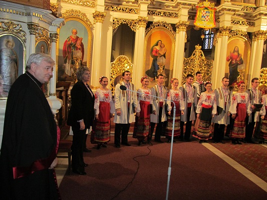 Пряшівському митрополиту до 60- ліття подарували виступ українського хору (ФОТО)