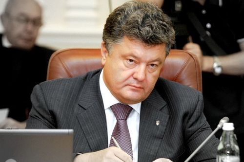 Порошенко іде в президенти. Опозиційна трійка чухає потилиці