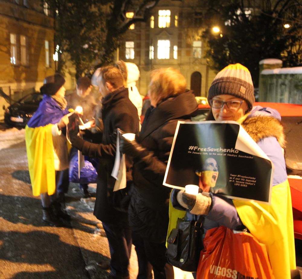 Українці у Словаччині провели акцію протесту біля Посольства РФ (ФОТО)