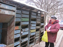 Безпритульні скриньки: В Ужгороді нікому подбати про поштові шафи