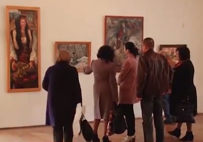 У Мукачеві на виставці представили осінньо-зимові роботи в стилі реалізму (ВІДЕО)