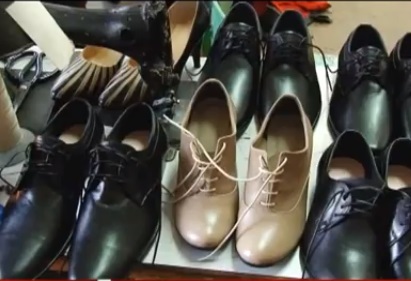 Закарпатський чоботар робить пару взуття за 4 години