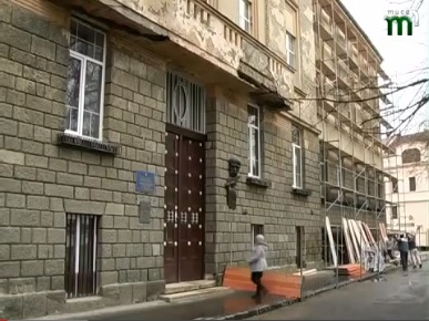 В Ужгороді завершили реставрацію фасаду Лінгвістичної гімназії (ВІДЕО)