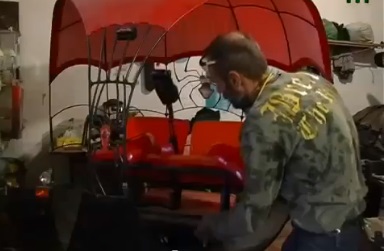 Автотравматолог зі Строжниці змайстрував спайдеркар і реставрує 70-річну "Побєду" (ВІДЕО)