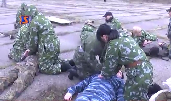 Закарпатські міліціонерки в польових умовах вчилися рятувати поранених бійців (ВІДЕО)