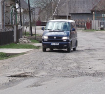На Тячівщині з понад 250 кілометрів доріг придатні для користування не більше 15-20% (ВІДЕО)