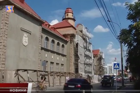 У Мукачеві "кипить" робота по реконструкції майбутнього палацу культури (ВІДЕО)