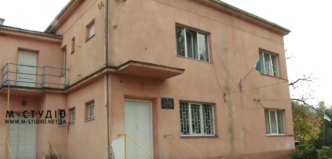 300 дітей змушені вчитися в аварійній будівлі школи в Кам'яниці, на Ужгородщині (ВІДЕО)