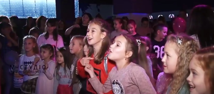 Благодійну вечірку для дітей влаштували в Мукачеві (ВІДЕО)