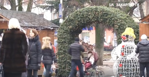 Новорічно-різдвяний ярмарок відкрився в Ужгороді (ВІДЕО)
