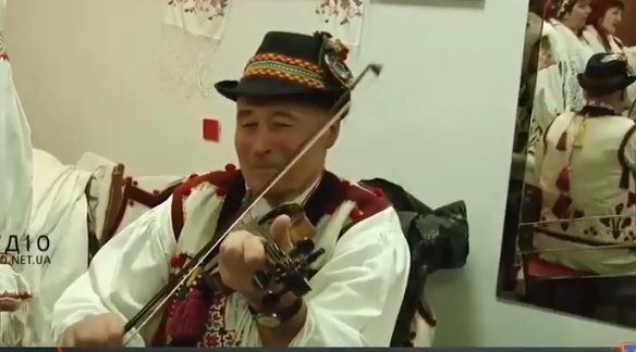85-річний скрипаль із Хустщини продовжує грати у трьох колективах (ВІДЕО)