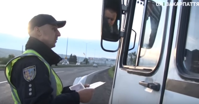 Стан громадського транспорту перевіряли патрульні на дорогах Ужгорода (ВІДЕО)