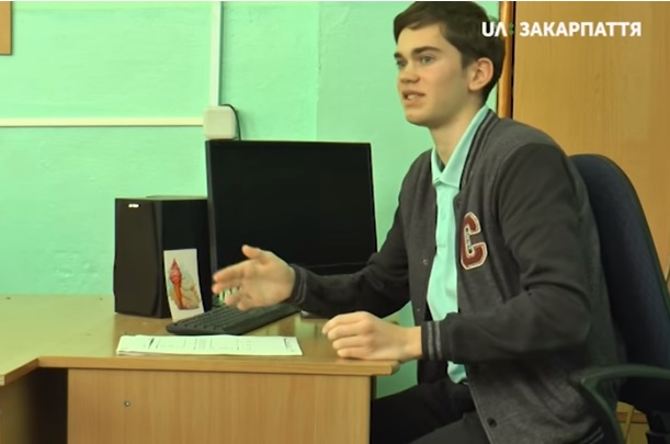 Підготовку учнів шкіл до ЗНО з англійської мови в Ужгороді проводить одинадцятикласник (ВІДЕО)