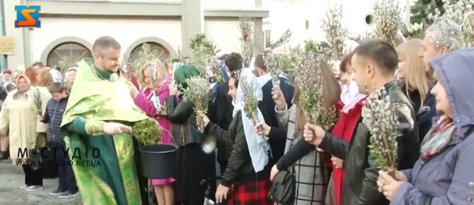 Православні і греко-католики Закарпаття святкують Вербну неділю (ВІДЕО)