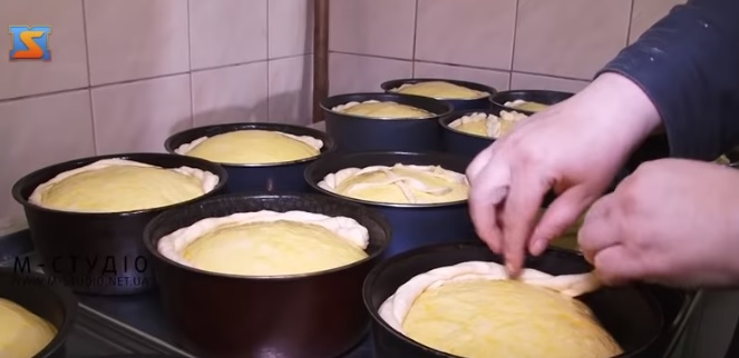 У Мукачівському жіночому монастирі печуть паски за секретним рецептом (ВІДЕО)