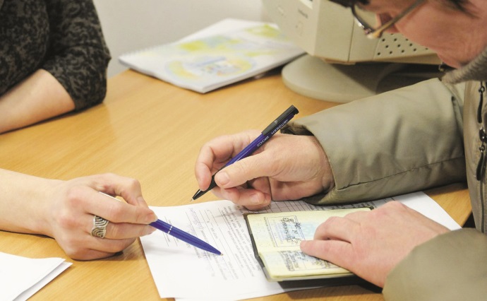 Троє людей змінили тимчасове місце реєстрації в Ужгороді для голосування на парламентських виборах (ВІДЕО)