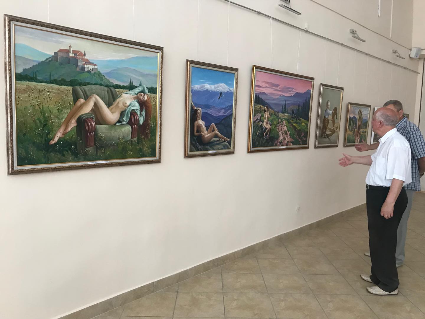 В Ужгороді відкрилася виставка з картинами у стилі "ню" (ФОТО)