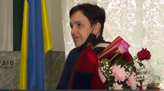 Вчительку з Берегова нагородили як кращу викладачку предмету "Захист України" (ВІДЕО)